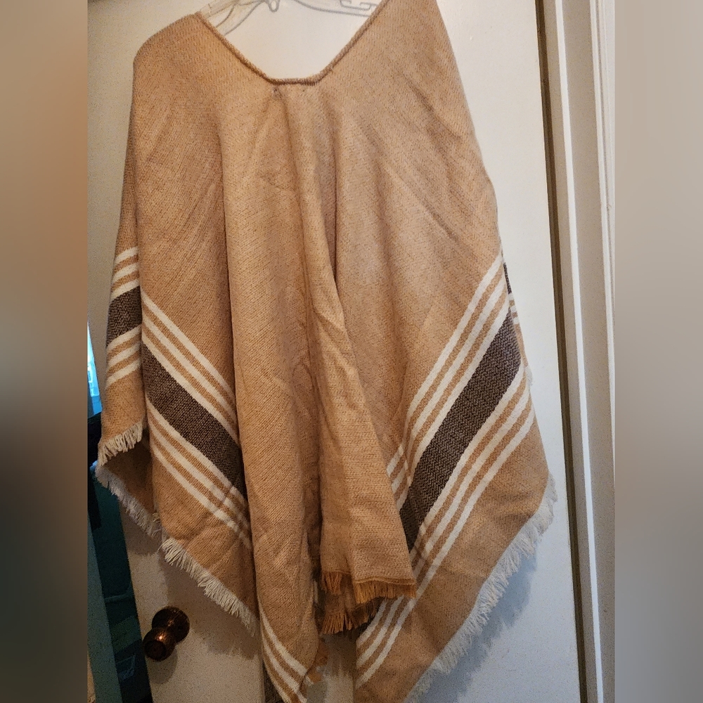 Poncho - Picture 3 of 3